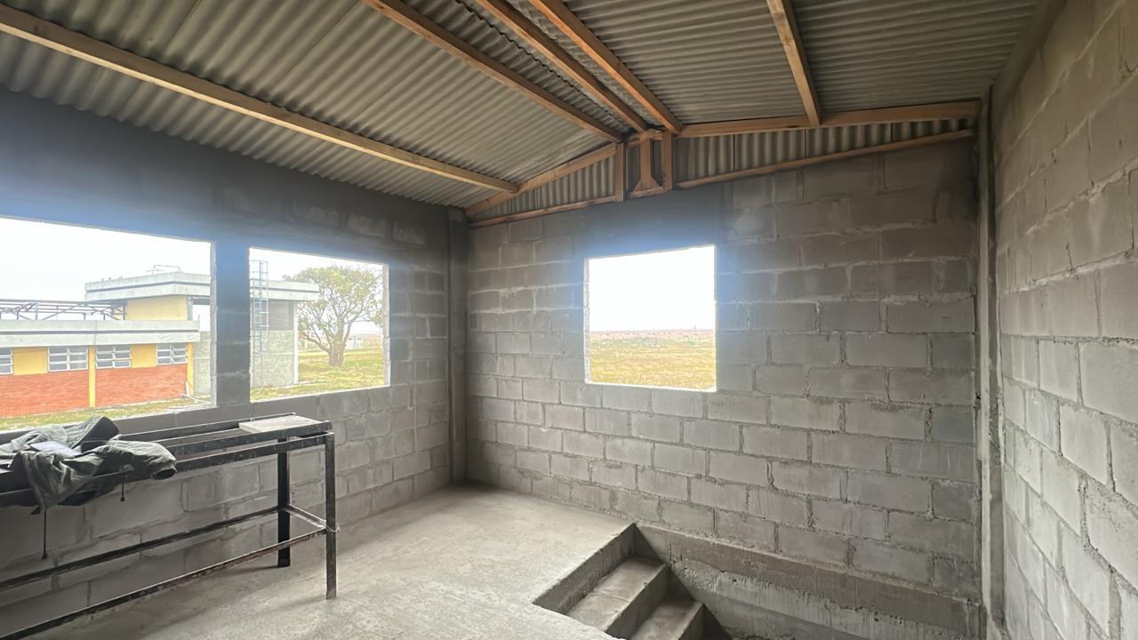 Fundação e pilares em execução na pista de treinamento do Grupamento de Fuzileiros Navais do Rio Grande